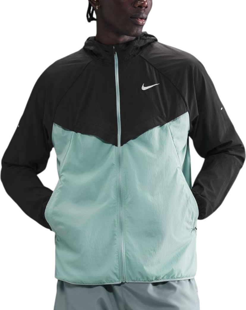 Vindjacka Nike Stride Hooded Windrunner Jacket Svart | hv4548-014