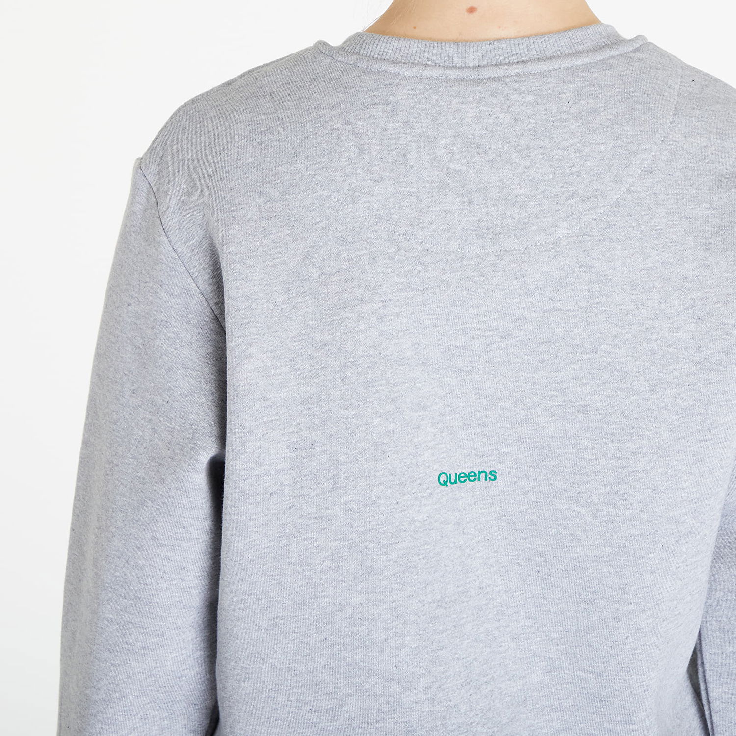 Sweatshirt Queens Dej Mi Radši Kytku V Květináči Crewneck Grå | QNS_042, 1