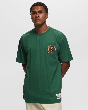 T-shirt Mitchell & Ness NBA PREMIUM POCKET TEE SEATTLE SUPERSONICS Grön | TCRW6277-SSUYYPPPDKGN, 1