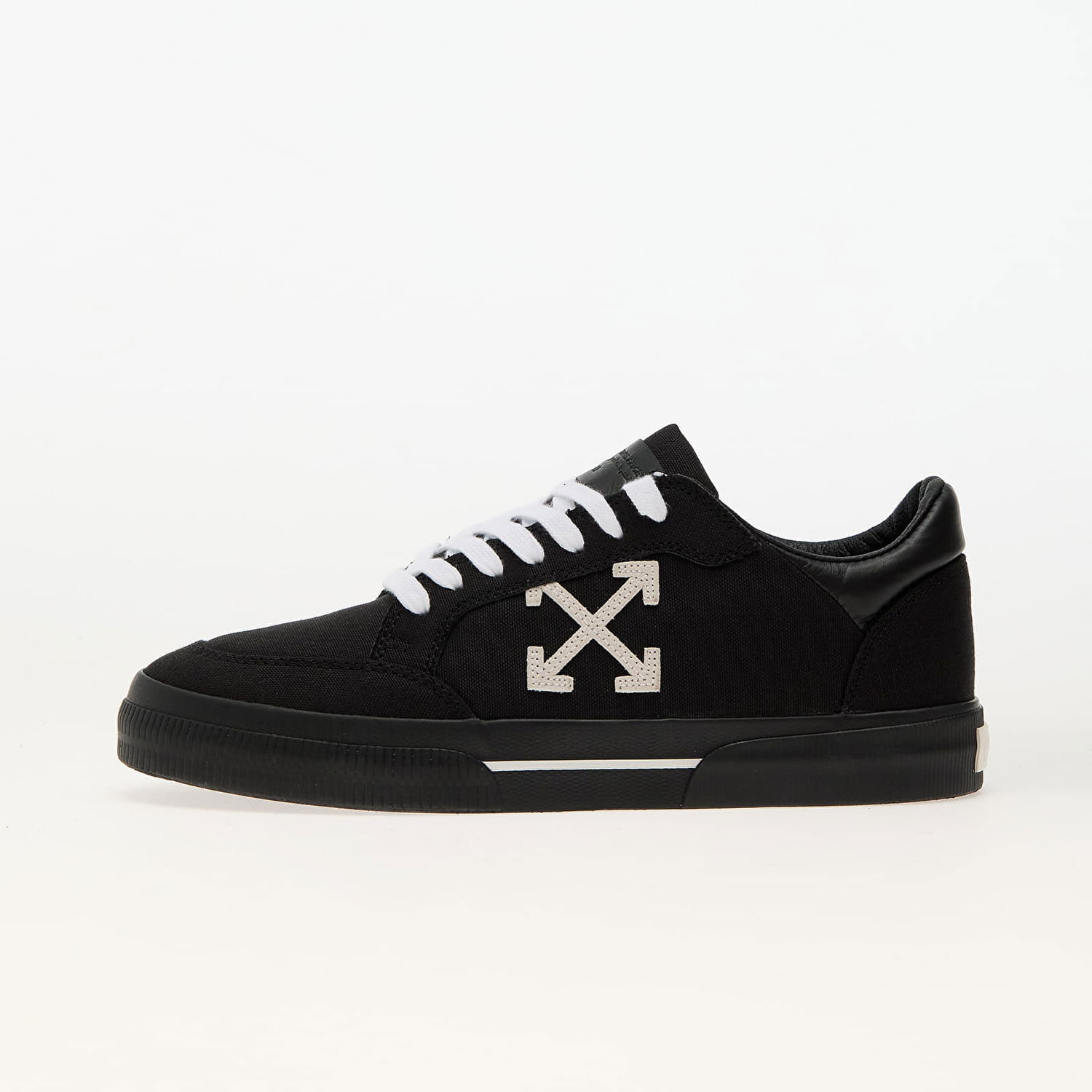 Sneakers och skor Off-White New Low Vulcanized Svart | OMIA293C99FAB0021001, 0