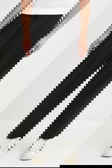 Byxor MAISON KITSUNÉ Maison Kitsuné Cropped Pleated Trousers Svart | PM01123WT3019, 0