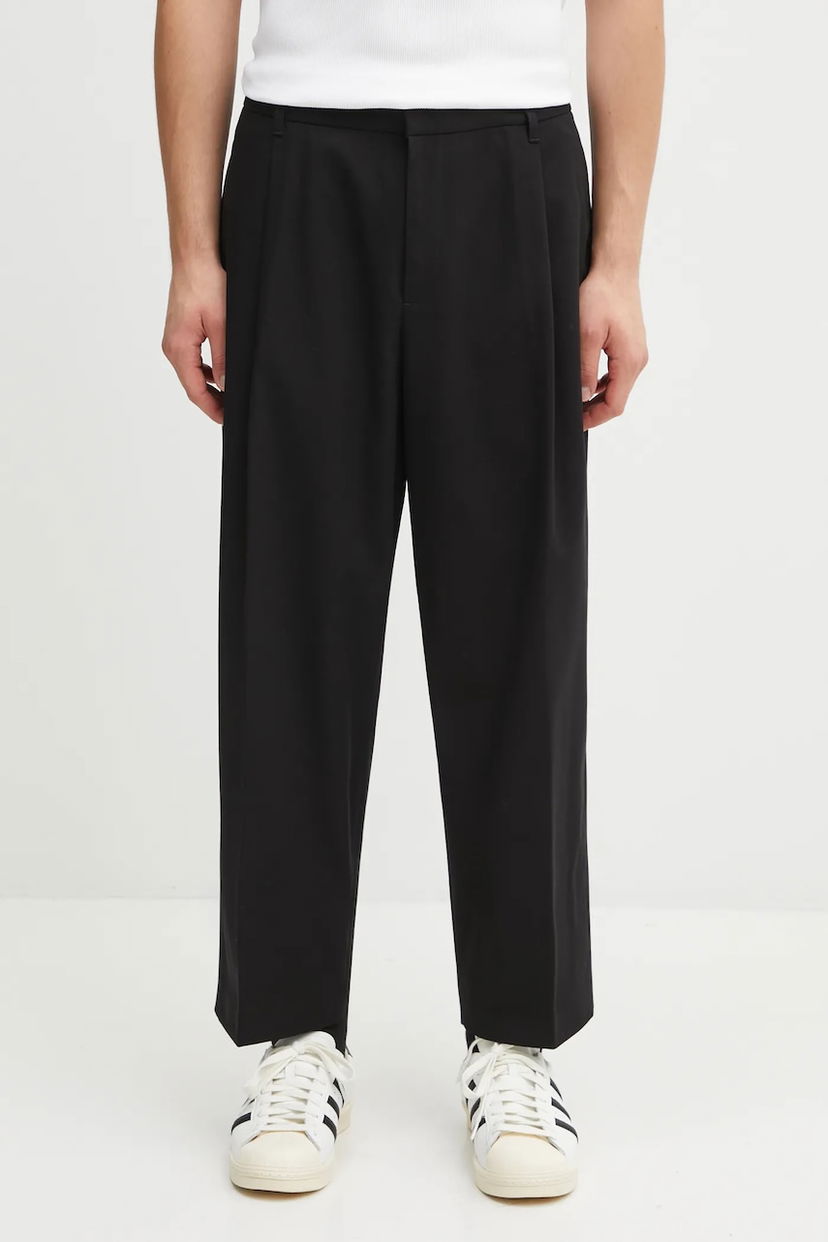 Byxor MAISON KITSUNÉ Maison Kitsuné Cropped Pleated Trousers Svart | PM01123WT3019