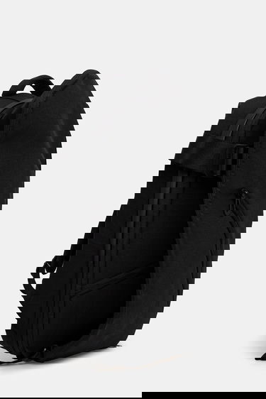 Ryggsäck côte&ciel Isar M Round Carbon Backpack Svart | 29201.001, 1