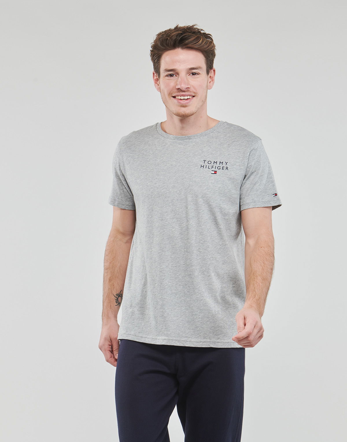 T-shirt Tommy Hilfiger CN SS TEE LOGO Grå | UM0UM02916-P61, 1