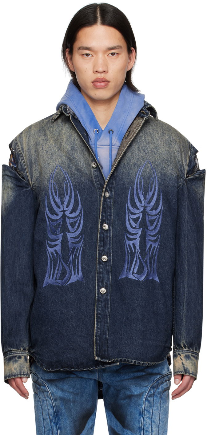 Skjorta Who Decides War Gradient Denim Shirt with Tribal Embroidery and Cut-Out Shoulders Blå | 1110240010SS24