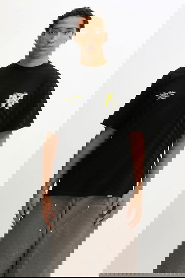 T-shirt Represent Clo T-Shirt Legacy Falcon Svart | MLM100735, 2