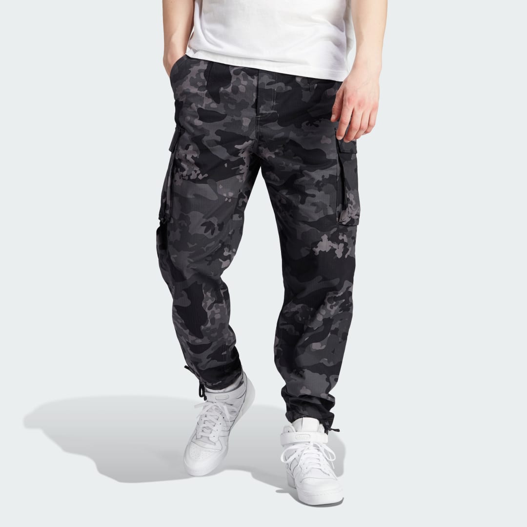 Byxor och jeans adidas Originals Graphics Camo Cargo Svart | IK3535, 1