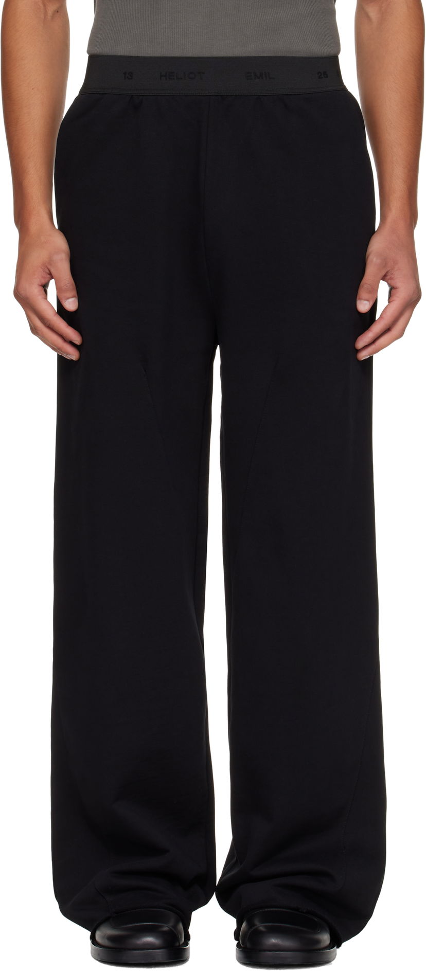 Träningsbyxor HELIOT EMIL HELIOT EMIL Plannar Sweatpants Svart | AW25_M_10_215_BLK01