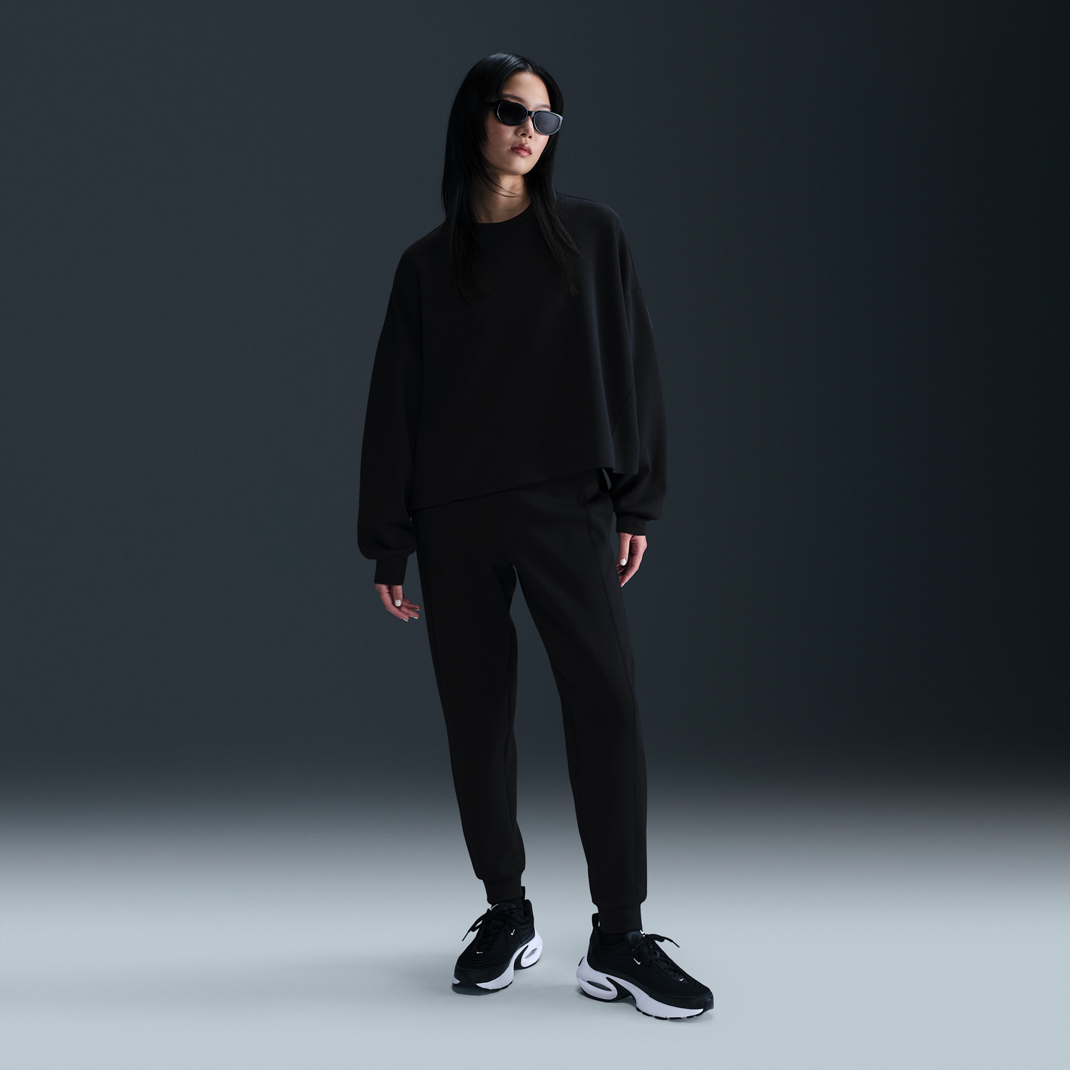 Sweatshirt Nike 24.7 Impossibly Soft Dri-FIT Crewneck Sweatshirt Svart | HQ8193-010, 1