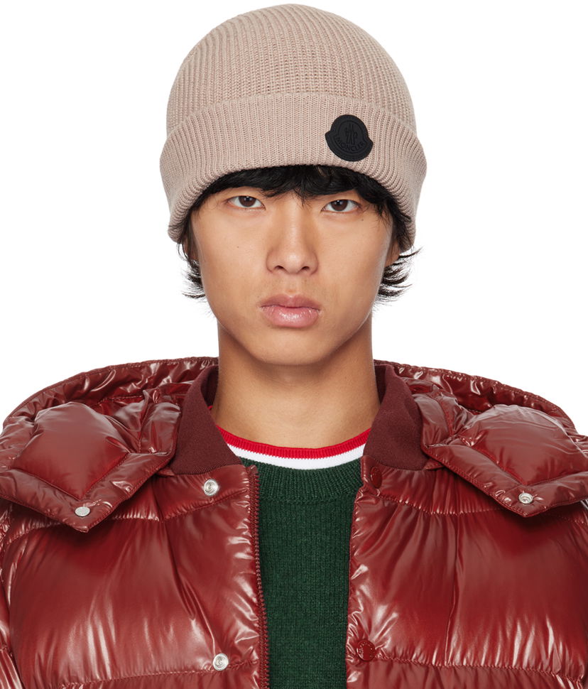 Mössa Moncler Taupe Logo Patch Beanie Beige | J20913B00006M1121