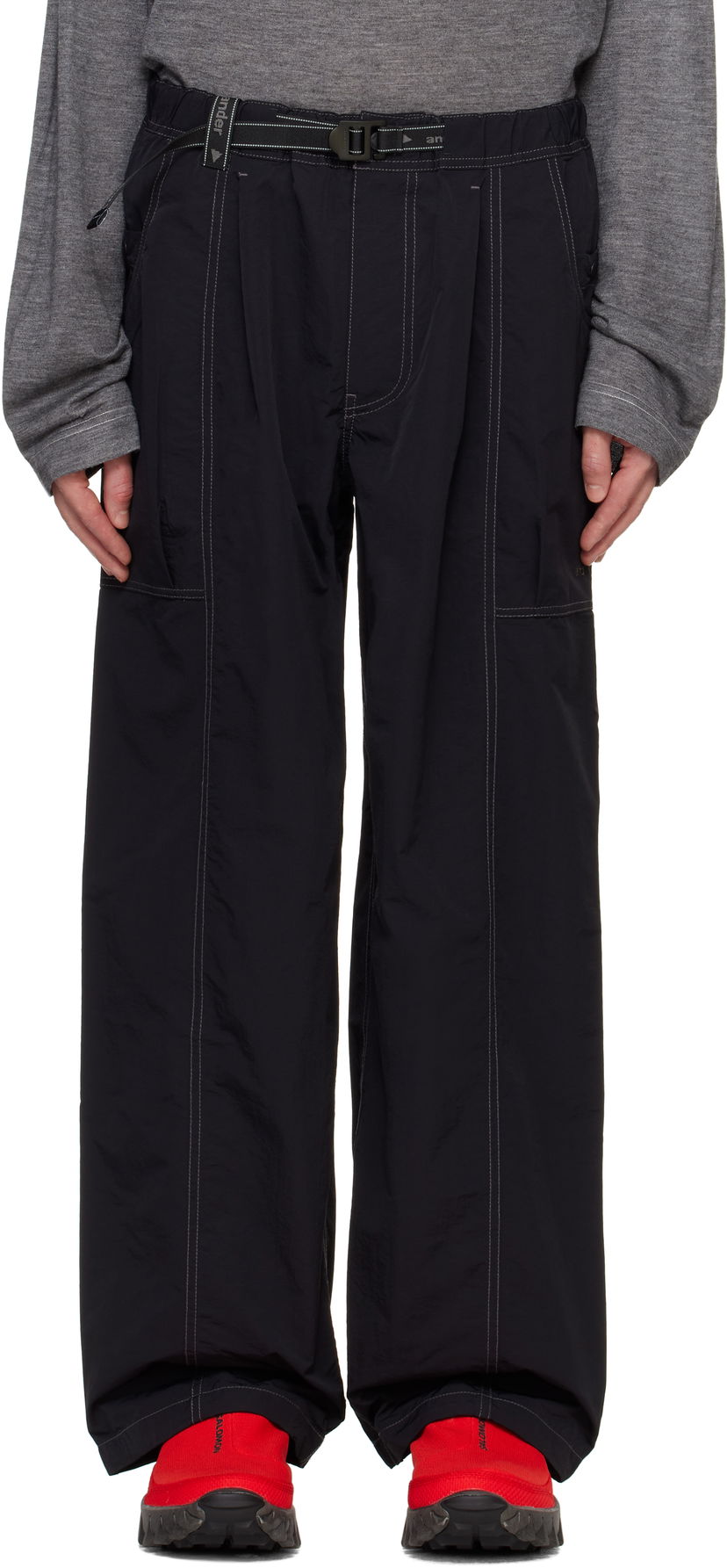 Byxor and wander Crinkled Nylon Trousers Svart | 5744282182