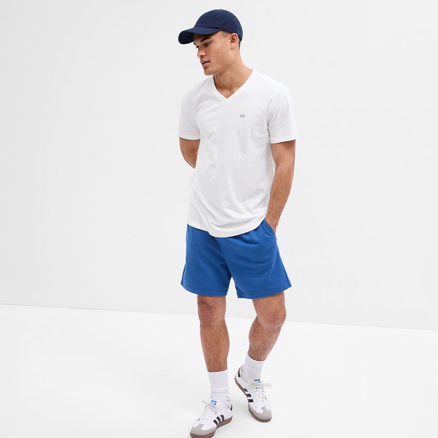 T-shirt GAP Micro Logo Vee Neck Tee White V2 Global Vit | 753771-00, 0