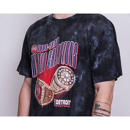 T-shirt Mitchell & Ness Champions Tie Dye Tee Detroit Pistons Svart | APP002-DPIBLCK, 1