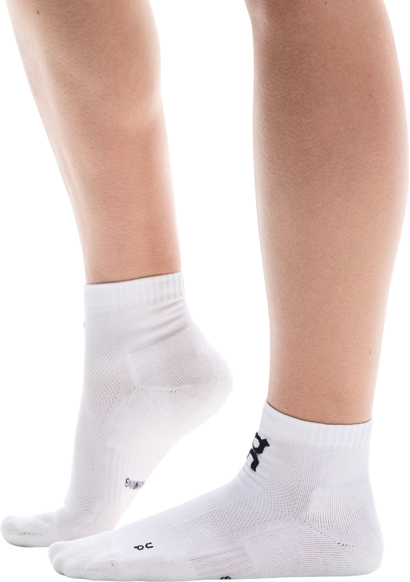 Strumpor On Running Core Run Mid Socks Vit | 2uf10070069