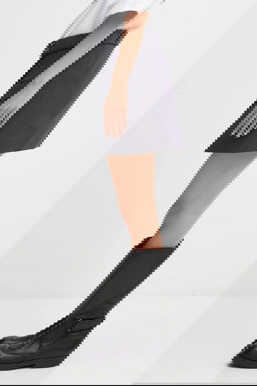 Kjol GANNI Tailored Pinstripe Mini Skirt with Asymmetrical Hem, Grommet Belt, and Flap Pockets Grå | W0711, 1