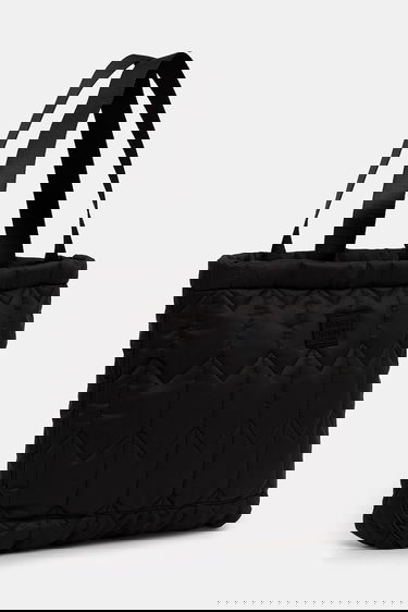 Tygpåse MAISON KITSUNÉ Maison Kitsuné Chevron Quilted Large Tote Svart | PM05104WB0043, 1