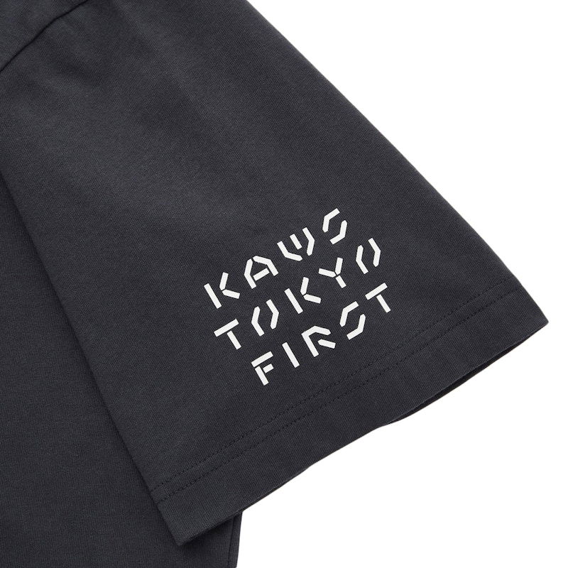T-shirt KAWS KAWS Tokyo First T-Shirt Svart | 446311