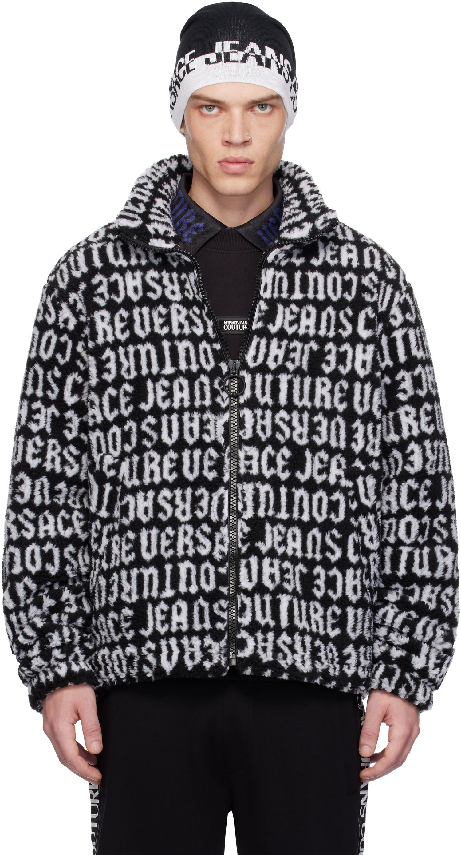 Bomberjacka Versace Black & White Logomania Teddy Jacket Svart | E77GAS426_EU0019, 0