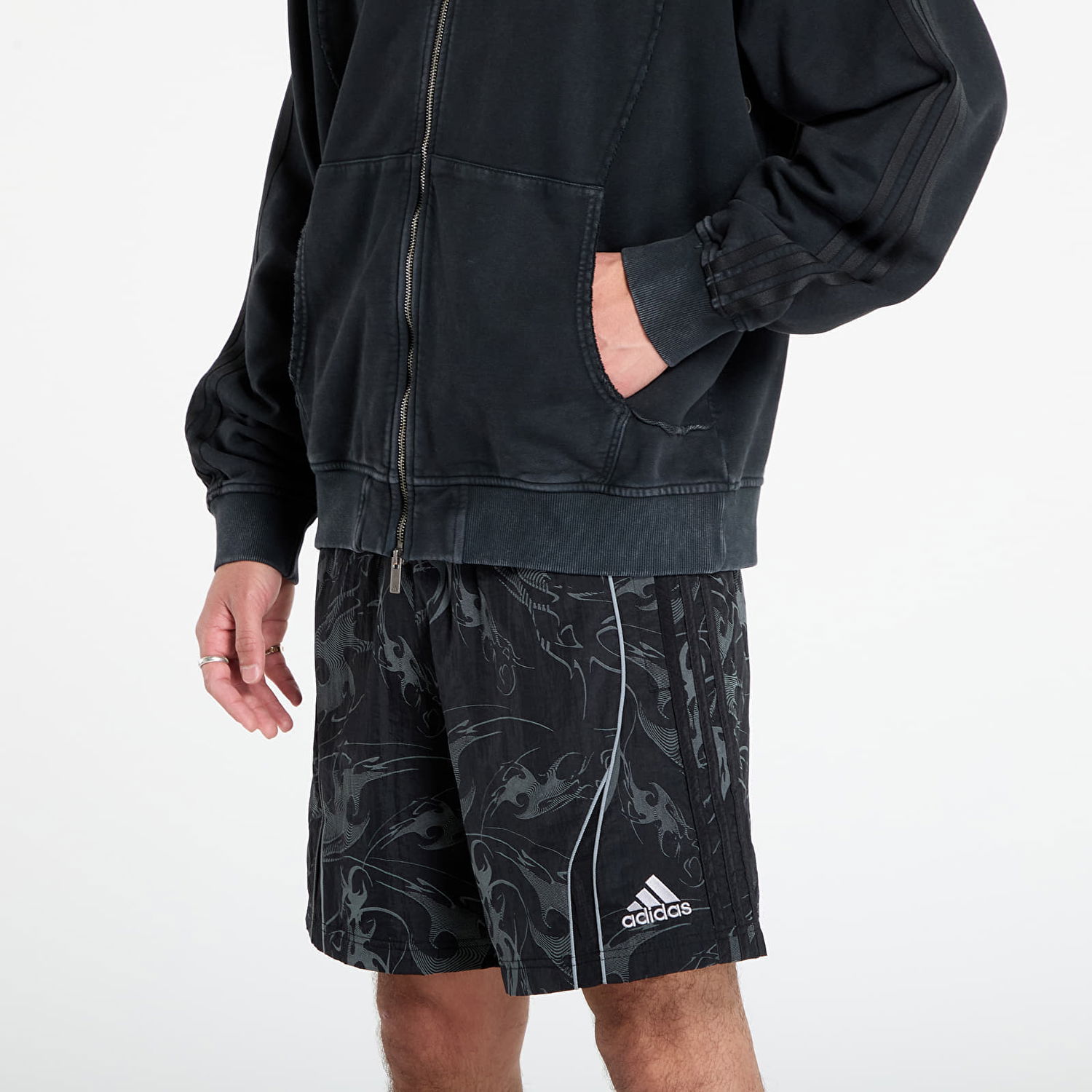 Sweatshirt adidas Originals Adilenium Season 4 Teamgeist Full-Zip Hoodie Svart | KF8527, 1