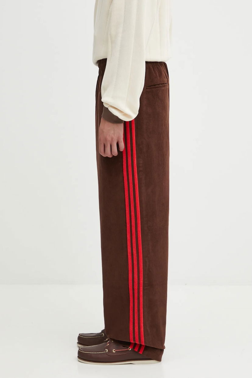Träningsbyxor adidas Originals Originals Cord Wide-Leg Pants with Red Side Stripes Brun | JX3108