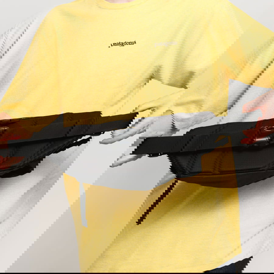 Midjeväska Patagonia Black Hole Waist Pack Svart | 49281-BLK, 1