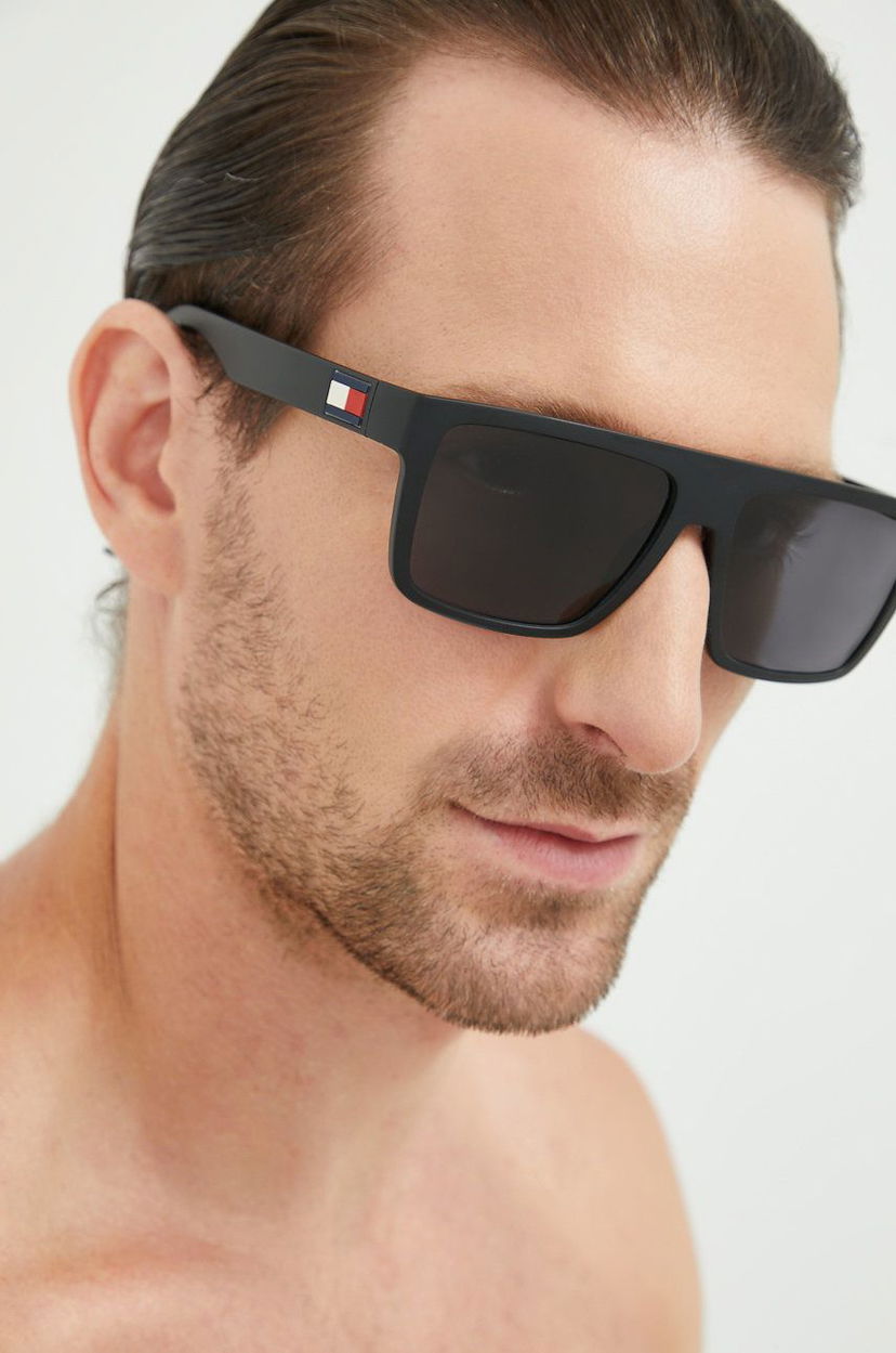 Solglasögon Tommy Hilfiger Tommy Hilfiger Square Sunglasses Svart | TH.1605/S