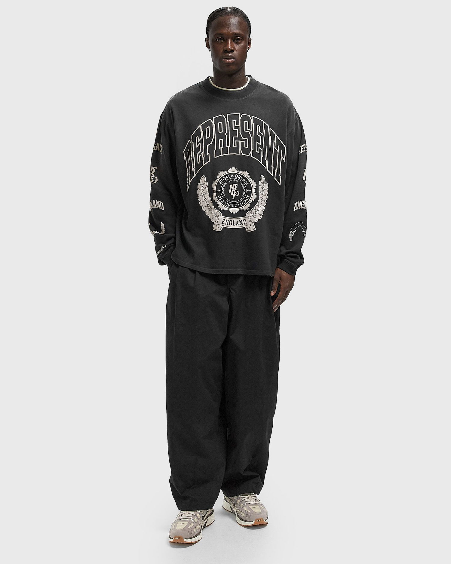 T-shirt Represent Clo Collegiate Arch Legacy Crest Long Sleeve T-Shirt Svart | MLM100371-04, 1