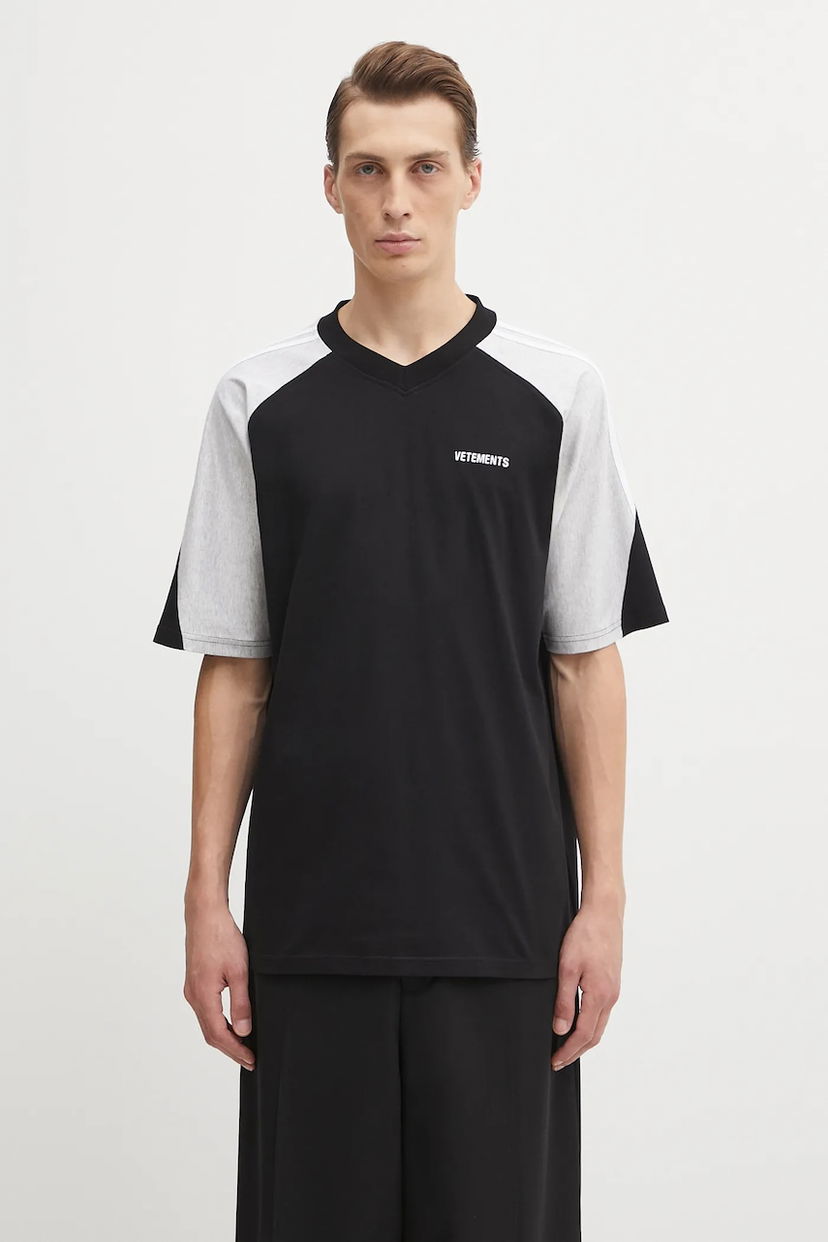 T-shirt VETEMENTS VETEMENTS Cut-Up V-Neck T-Shirt Svart | UH76TR265BG