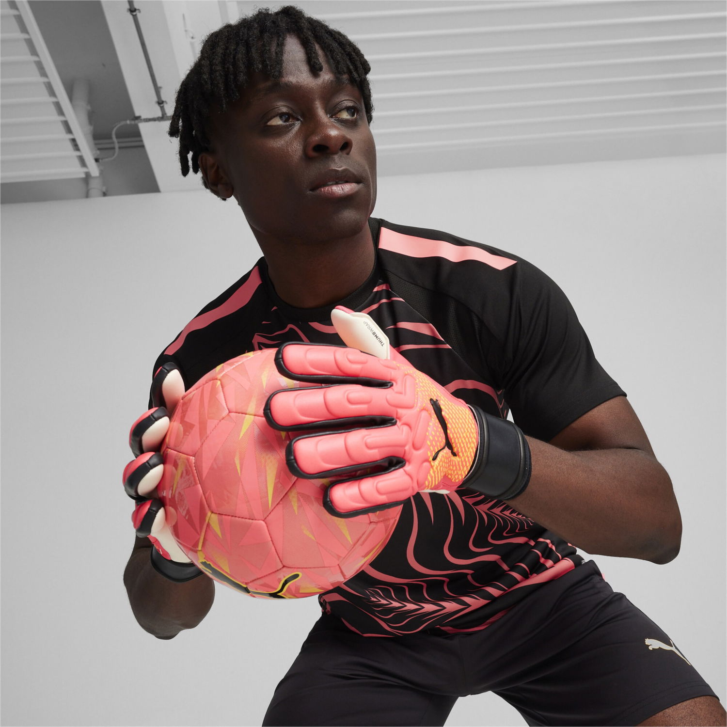 Handskar Puma Goalkeeper Gloves FUTURE Match NC with 3MM Supersoft Latex and Thumbwrap Rosa | 041926-02, 1