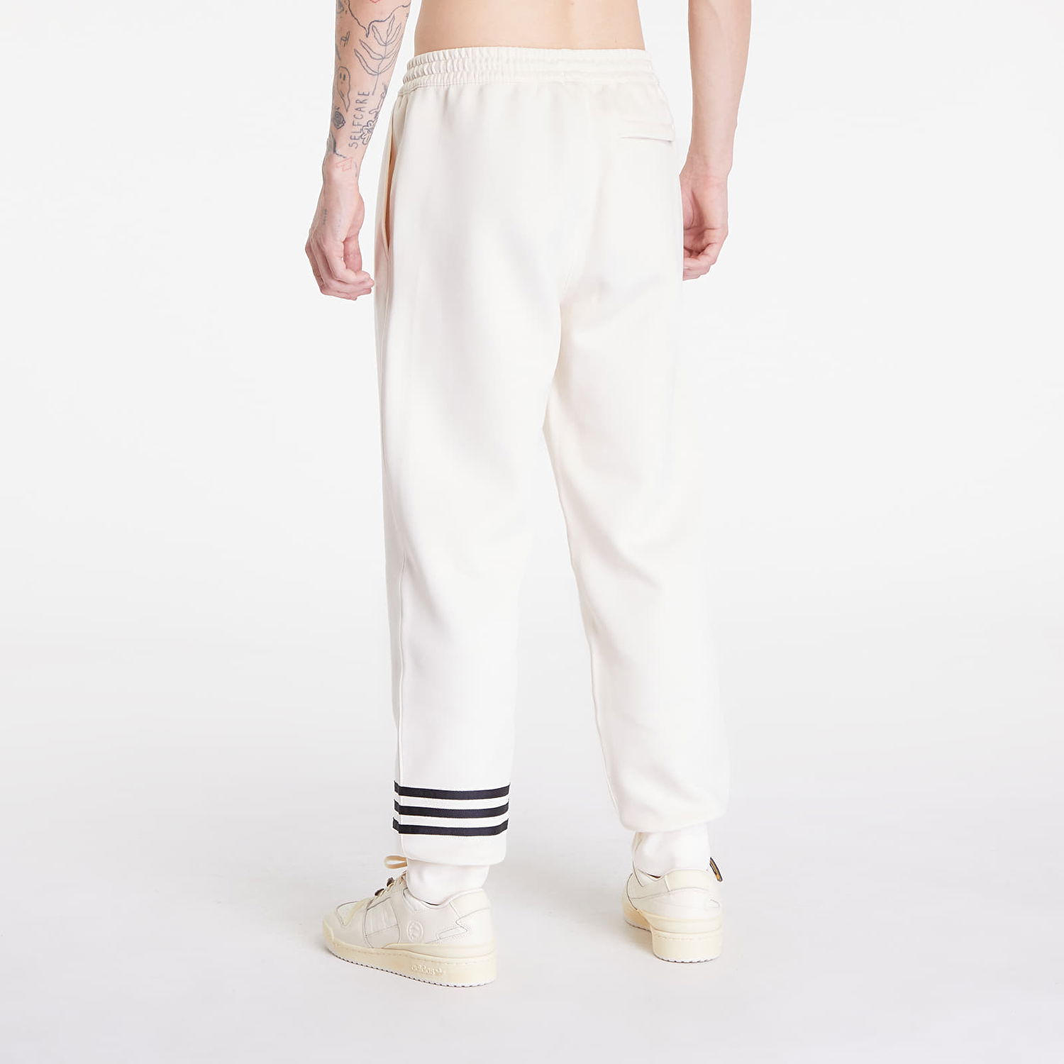 Träningsbyxor adidas Originals Neuclassics Pants Wonder White Vit | JF9153, 1