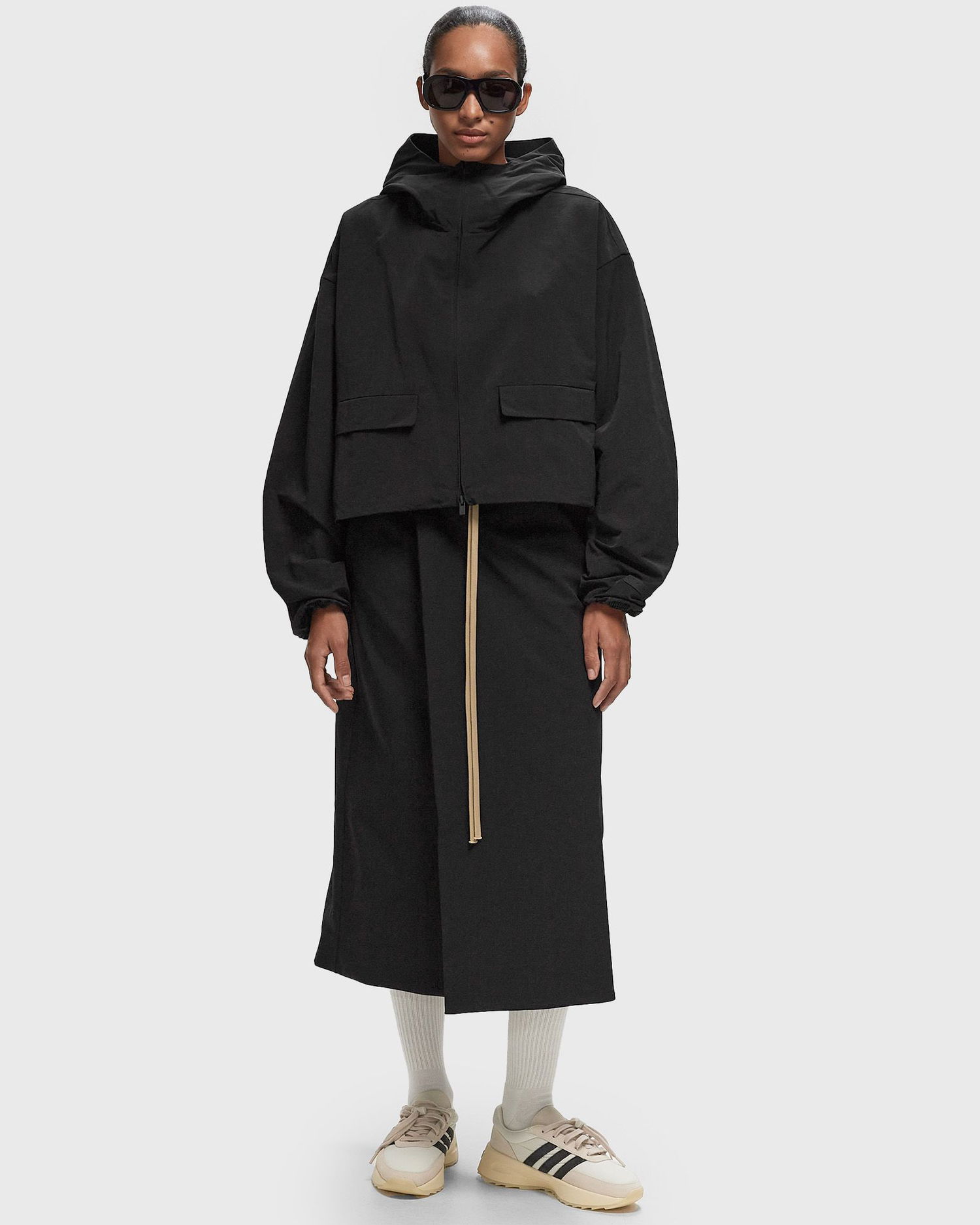 Sweatshirt Fear of God Essentials Cropped Hooded Anorak Svart | 202BT245280FW-001, 1