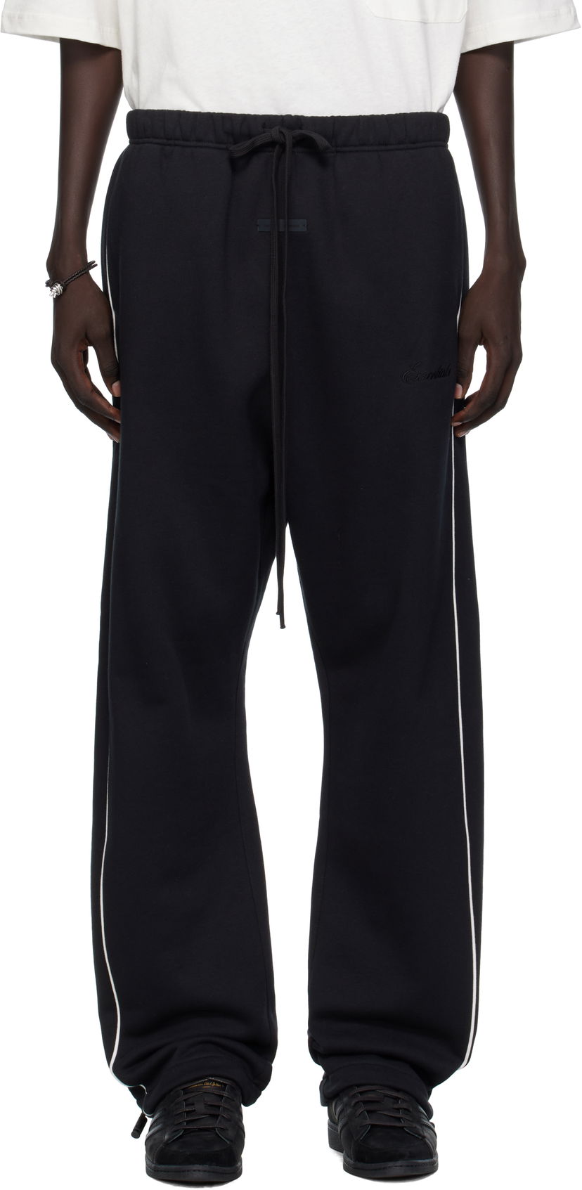 Träningsbyxor Fear of God Fear of God ESSENTIALS Relaxed Fleece Piping Sweatpants Svart | 130SP258060F