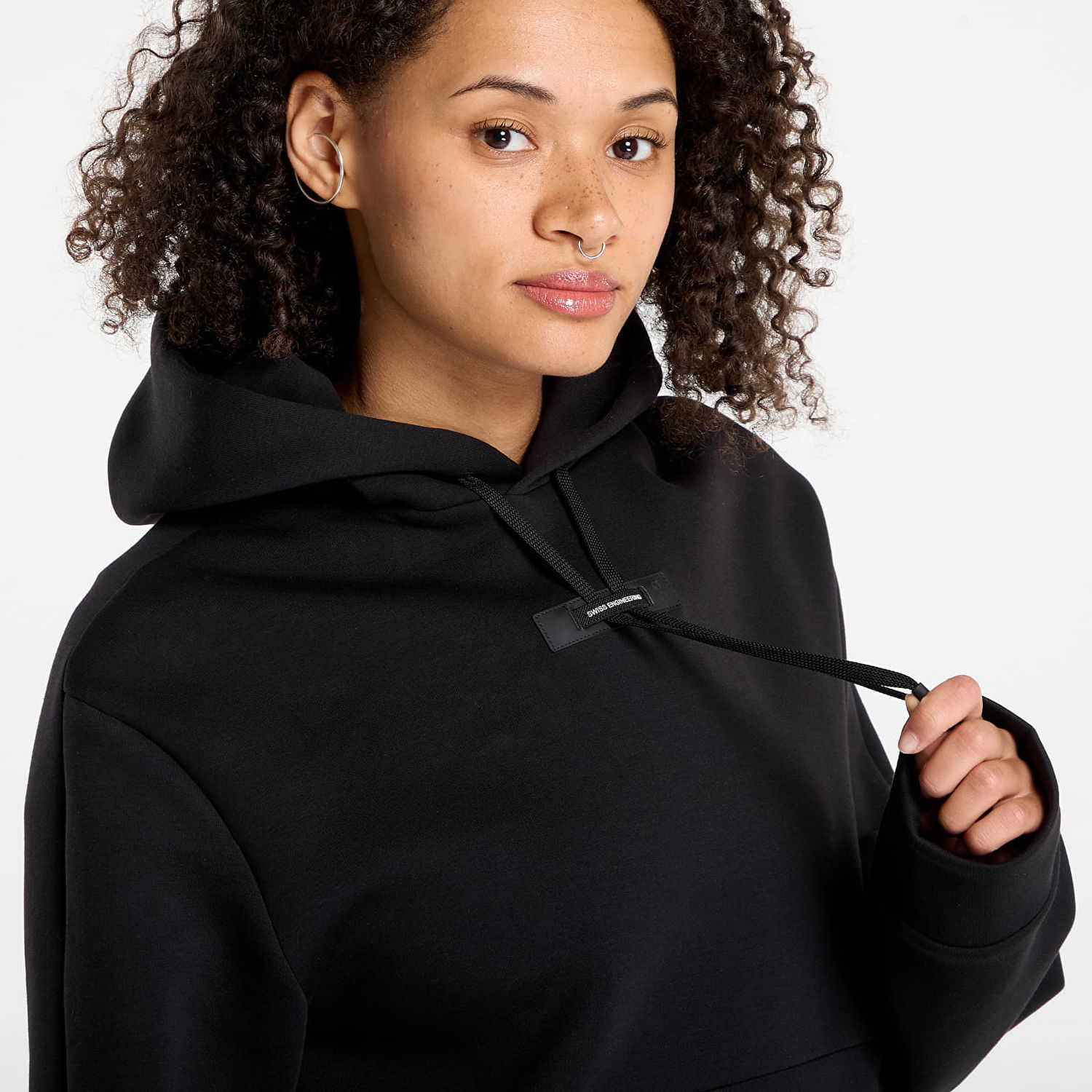 Sweatshirt On Running Focus Tech Hoodie Svart | 1WF30360553 W, 1