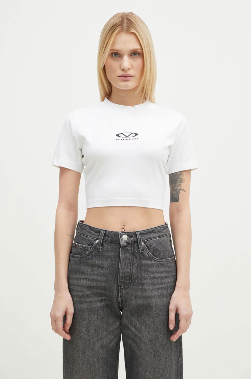 Crop top VETEMENTS VETEMENTS Oval Logo Cropped Fitted T-Shirt Vit | WA66TR700W