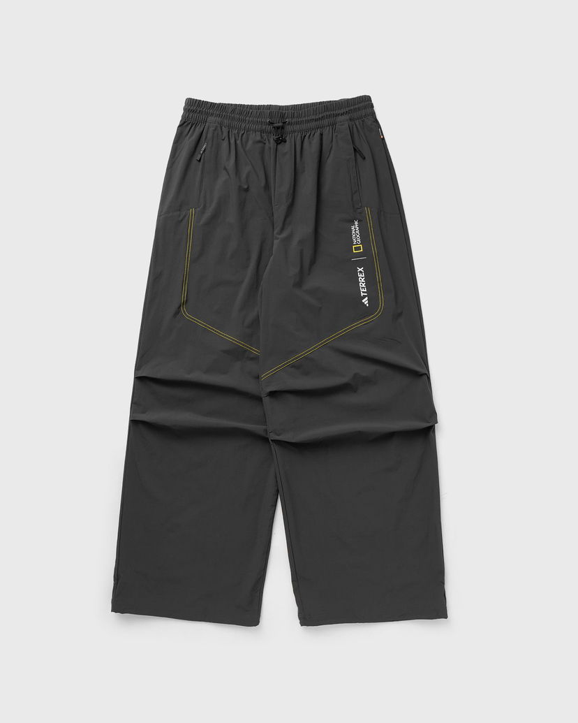 Byxor adidas Originals National Geographic A.R. Woven Pants Svart | KC2339