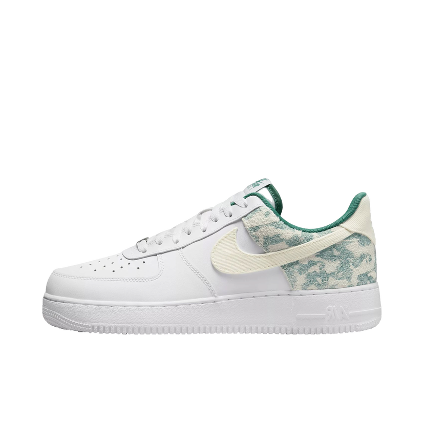 Sneakers och skor Nike Air Force 1 Low '07 LV8 Neptune Green Camo Vit | DX3365-100