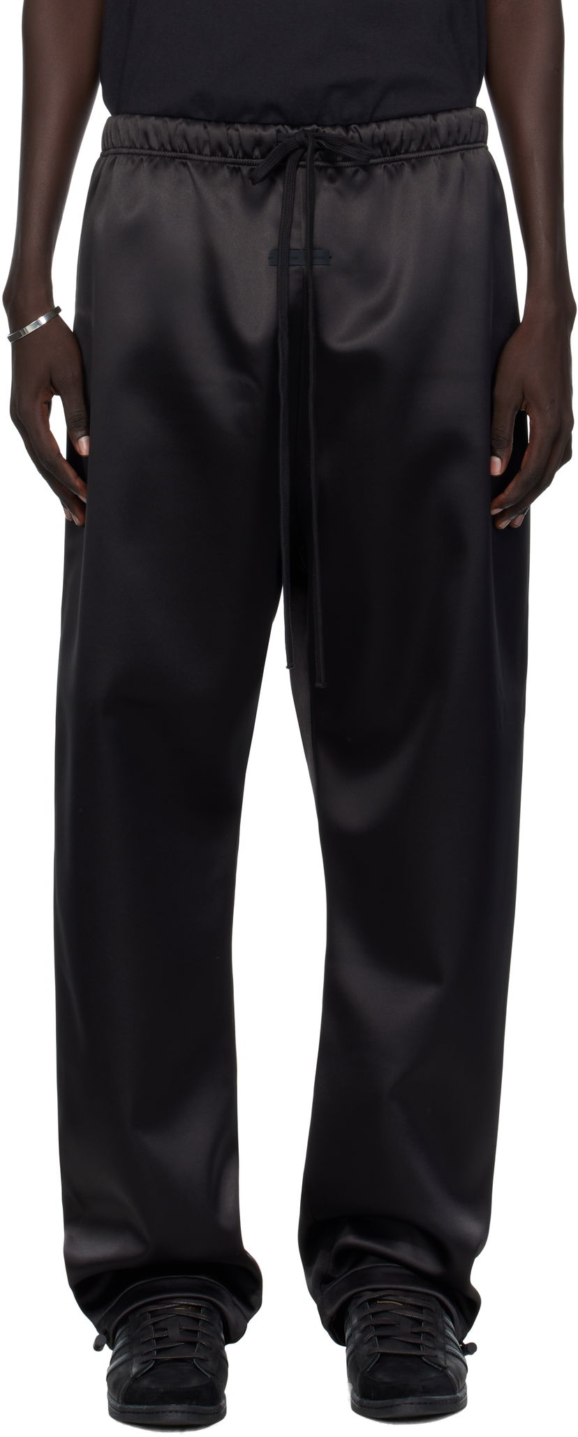 Träningsbyxor Fear of God Fear of God ESSENTIALS Bonded Satin Relaxed Track Pants Svart | 130SP258210F