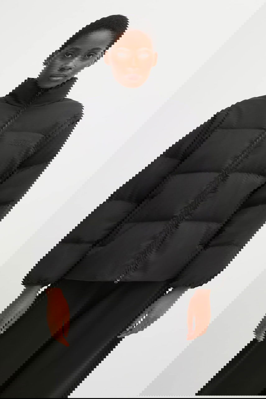 Pufferjacka Maison Margiela Winter High-Neck Cropped Full-Zip Puffer Jacket Svart | S62AN0159.M35609.900, 0