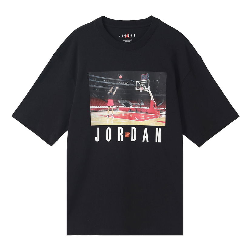 Jersey Jordan Men's UNDEFEATED Basketball Graphic T-Shirt Svart | DX6030-010