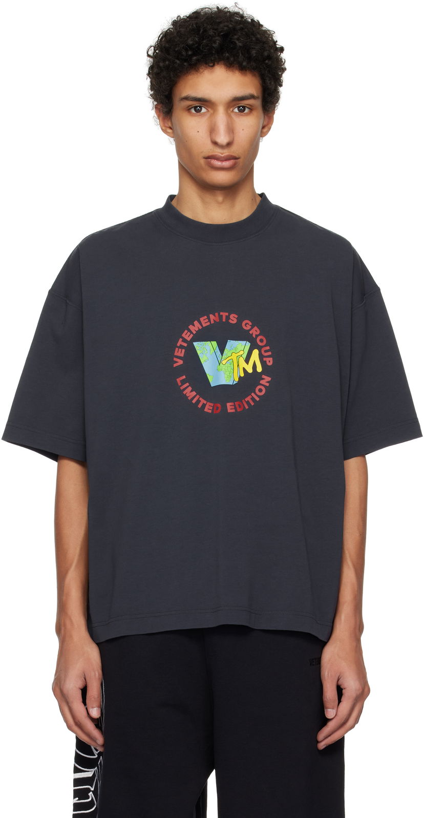 T-shirt VETEMENTS VETEMENTS 'VTM' World Cropped Boxy T-Shirt Grå | UA66TR715N