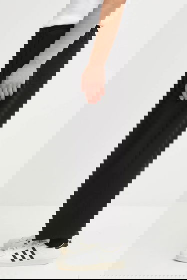 Byxor MAISON KITSUNÉ Maison Kitsuné Cropped Pleated Trousers Svart | PM01123WT3019, 1