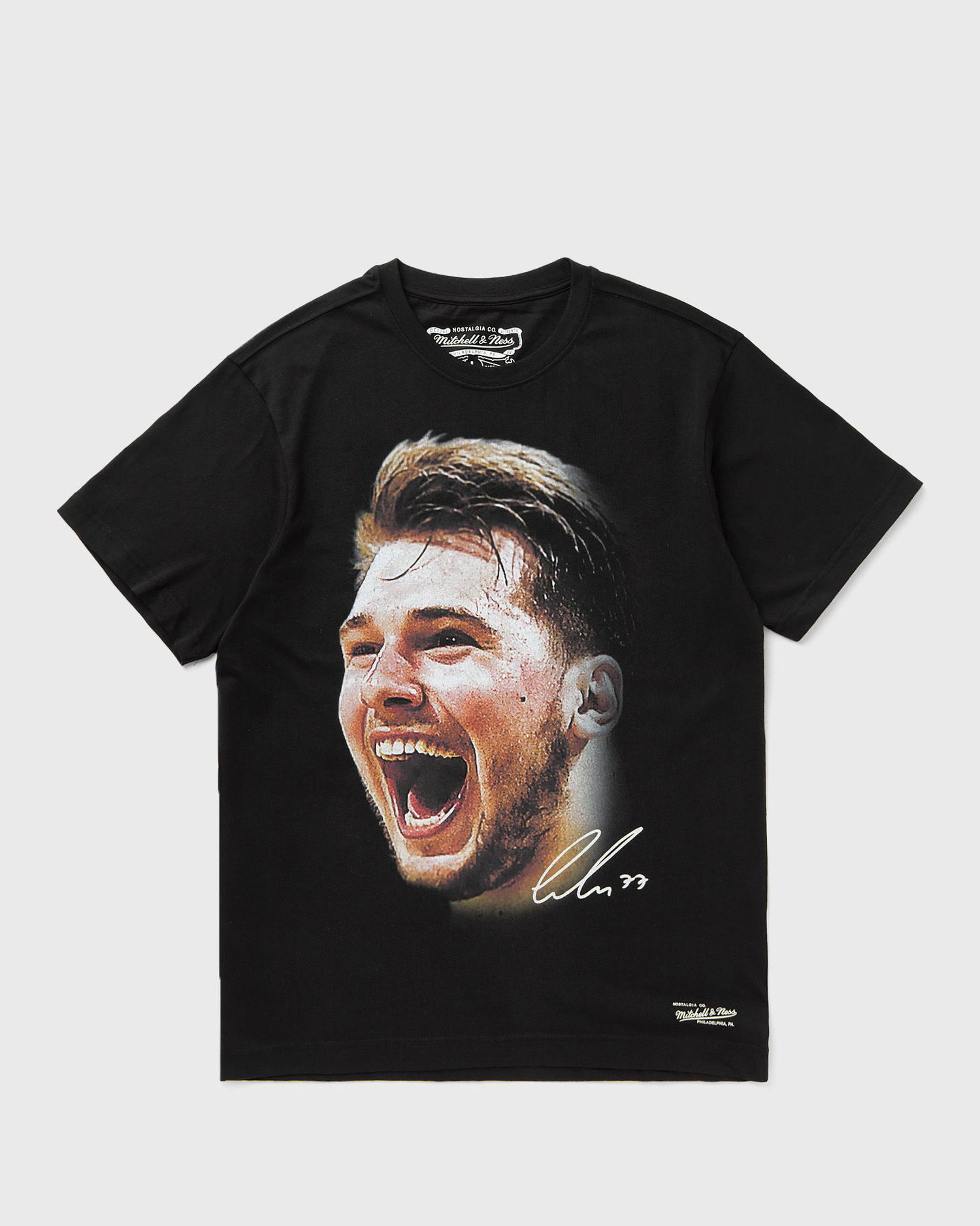 T-shirt Mitchell & Ness Mitchell & Ness Luka Doncic Players Association Big Face T-Shirt Svart | SS15412-NBPBLCK, 0