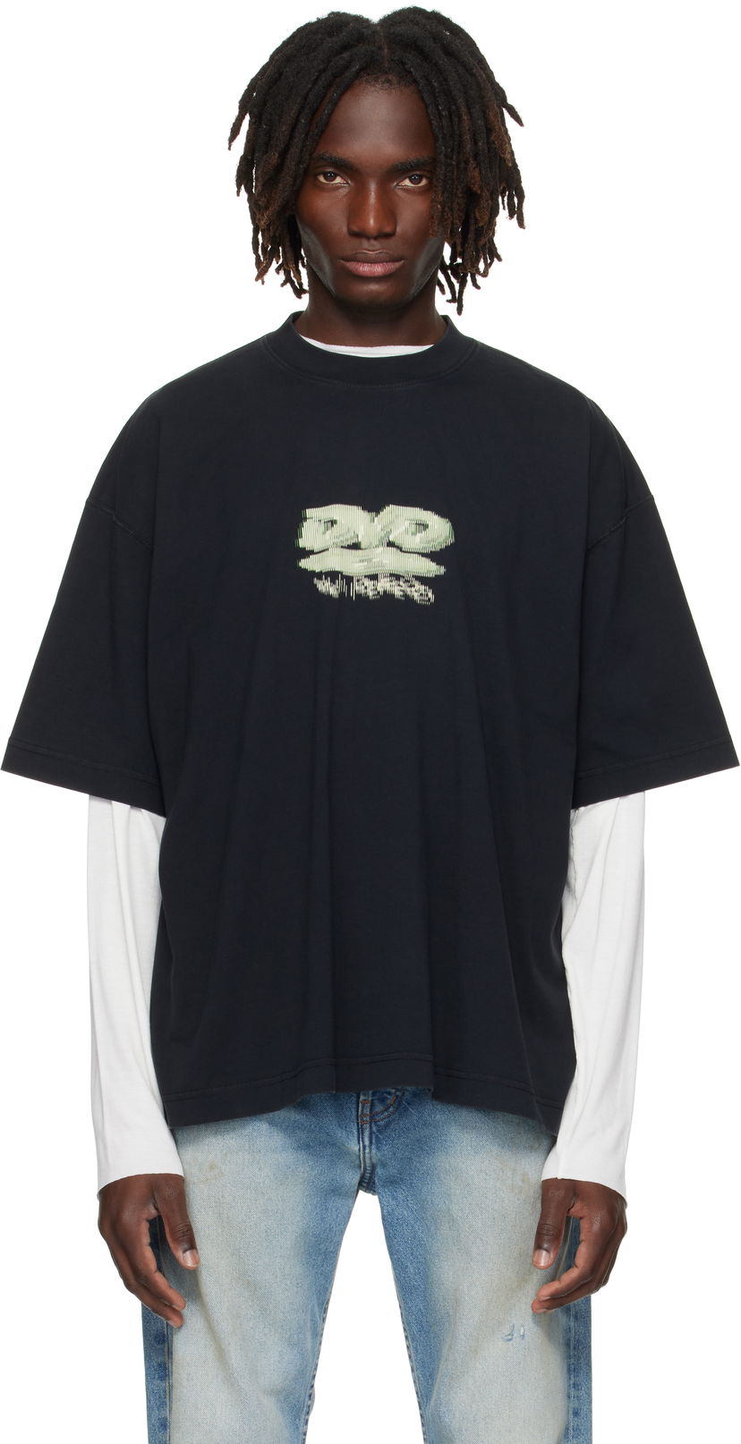T-shirt VETEMENTS VETEMENTS 'DVD' Regular Fit Graphic Tee Svart | UH76TR380B