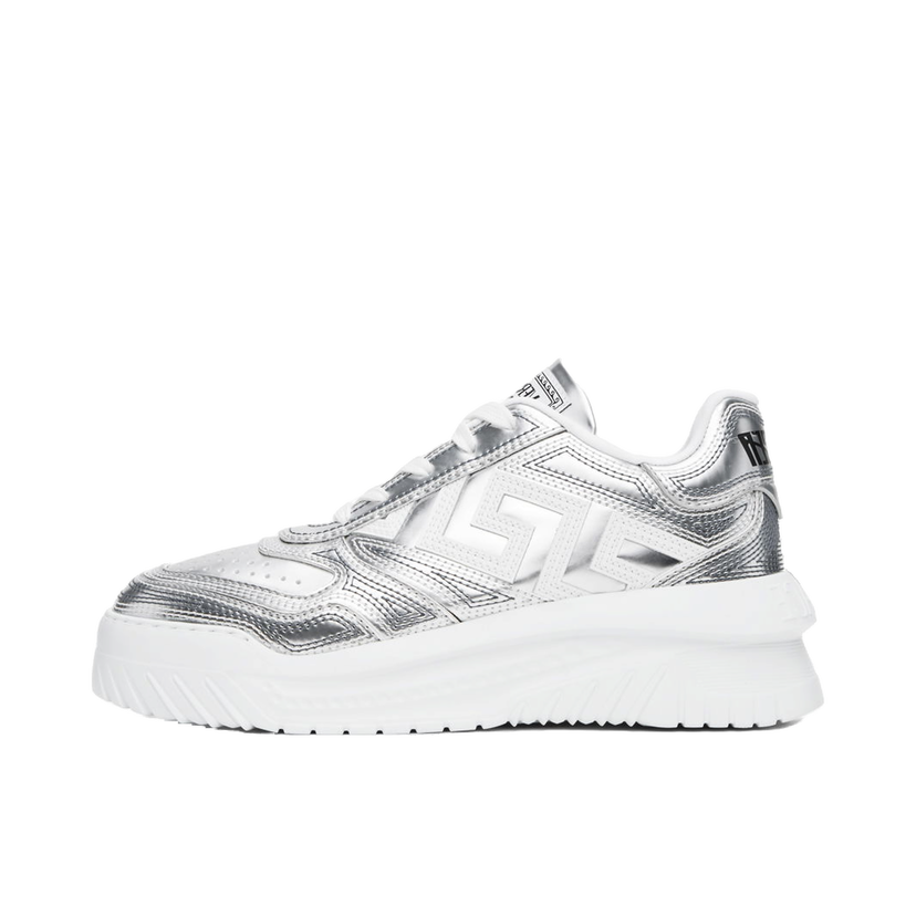 Sneakers och skor Versace Silver & White Metallic Greca Oddisea Sneakers Metallisk | 1008124_1A10367