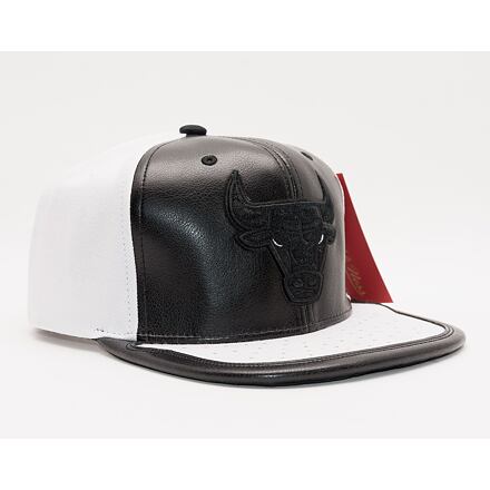 Keps Mitchell & Ness Day One Snapback Bulls Cap Svart | 6HSSMM19224-CBUWHBK
