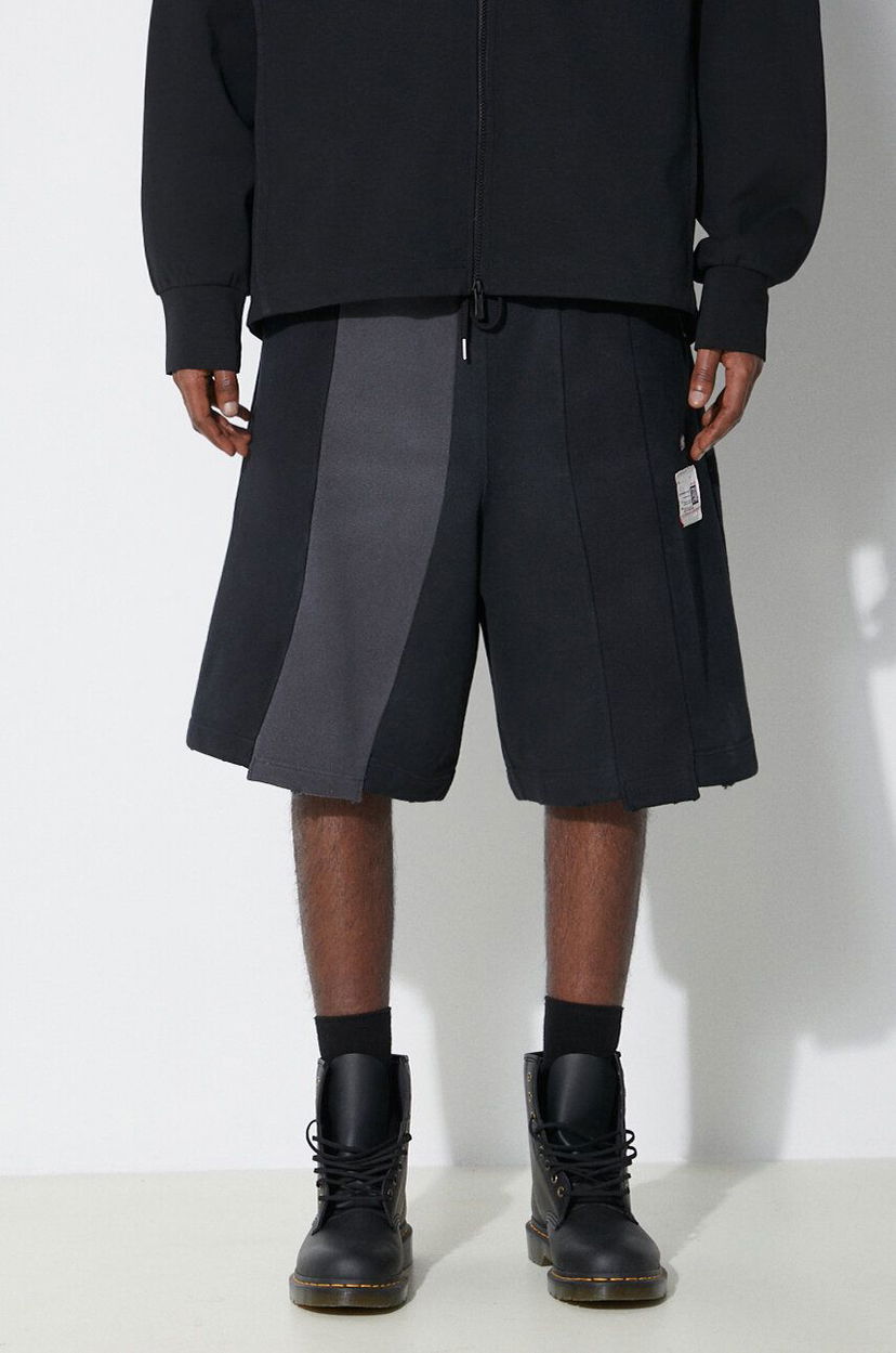 Shorts Maison MIHARA YASUHIRO Maison MIHARA YASUHIRO Vertical Switching Shorts Svart | A12SP563