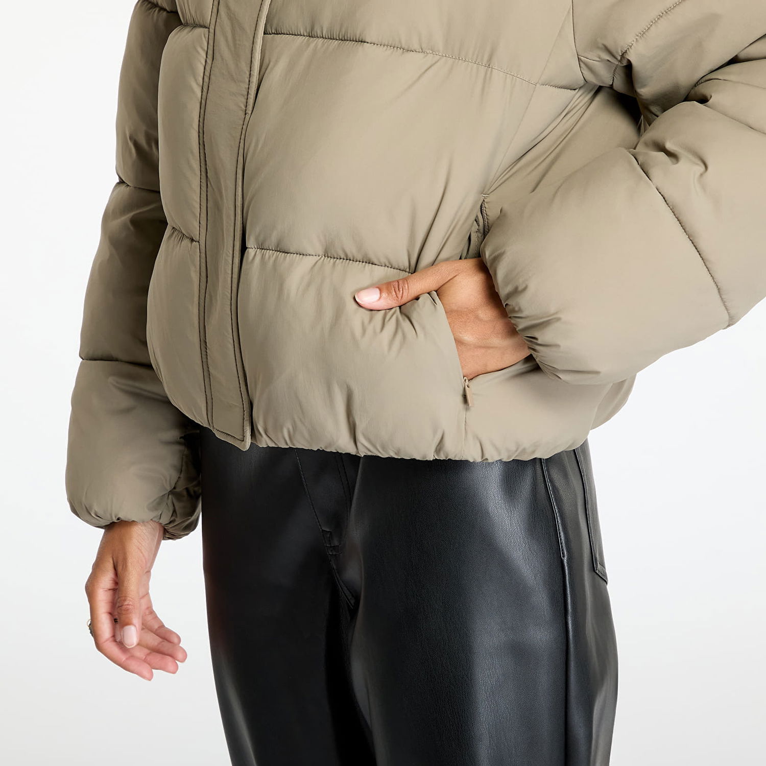 Pufferjacka CALVIN KLEIN Jeans Logo Short Hooded Puffer Jacket Gray Beige | J20J224112 PAV, 1