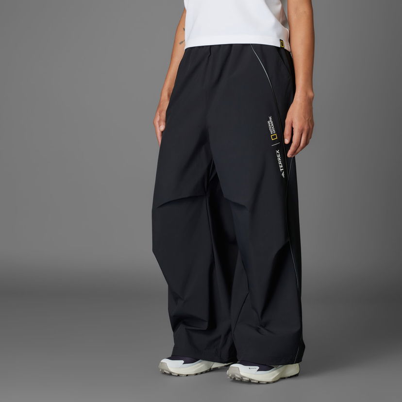 Byxor adidas Performance National Geographic AEROREADY Woven Pants Svart | JD5847