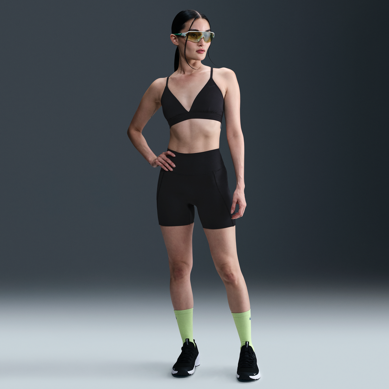 Behå Nike Form Light-Support Triangle Unpadded Sports Bra Svart | HQ7003-011, 1
