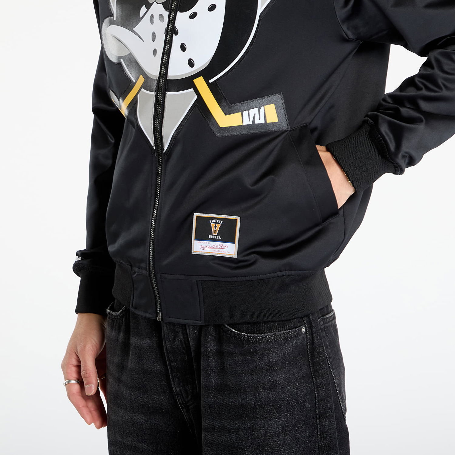 Bomberjacka Mitchell & Ness NHL Maxxed Out Satin Jacket Ducks 1992 Teemu Selanne Svart | JK11279-ADUBLCK, 1